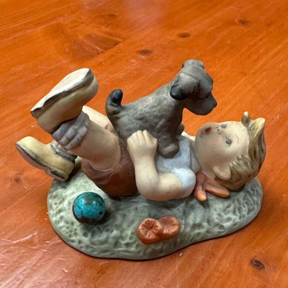 Adorable Berta Hummel "Pals" - Goebel 1996 Thailand